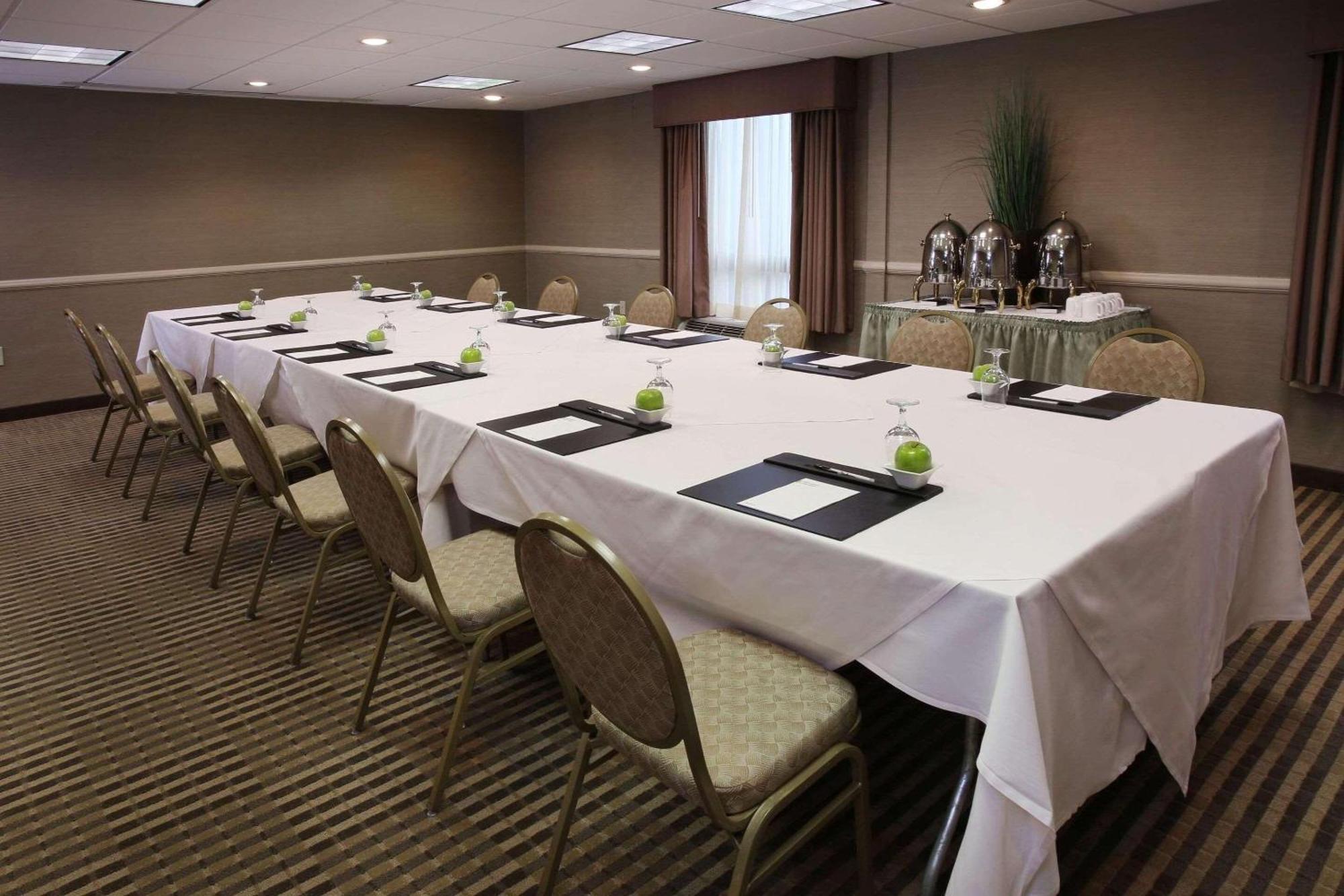 Radisson Hotel Philadelphia Northeast Trevose Exterior photo